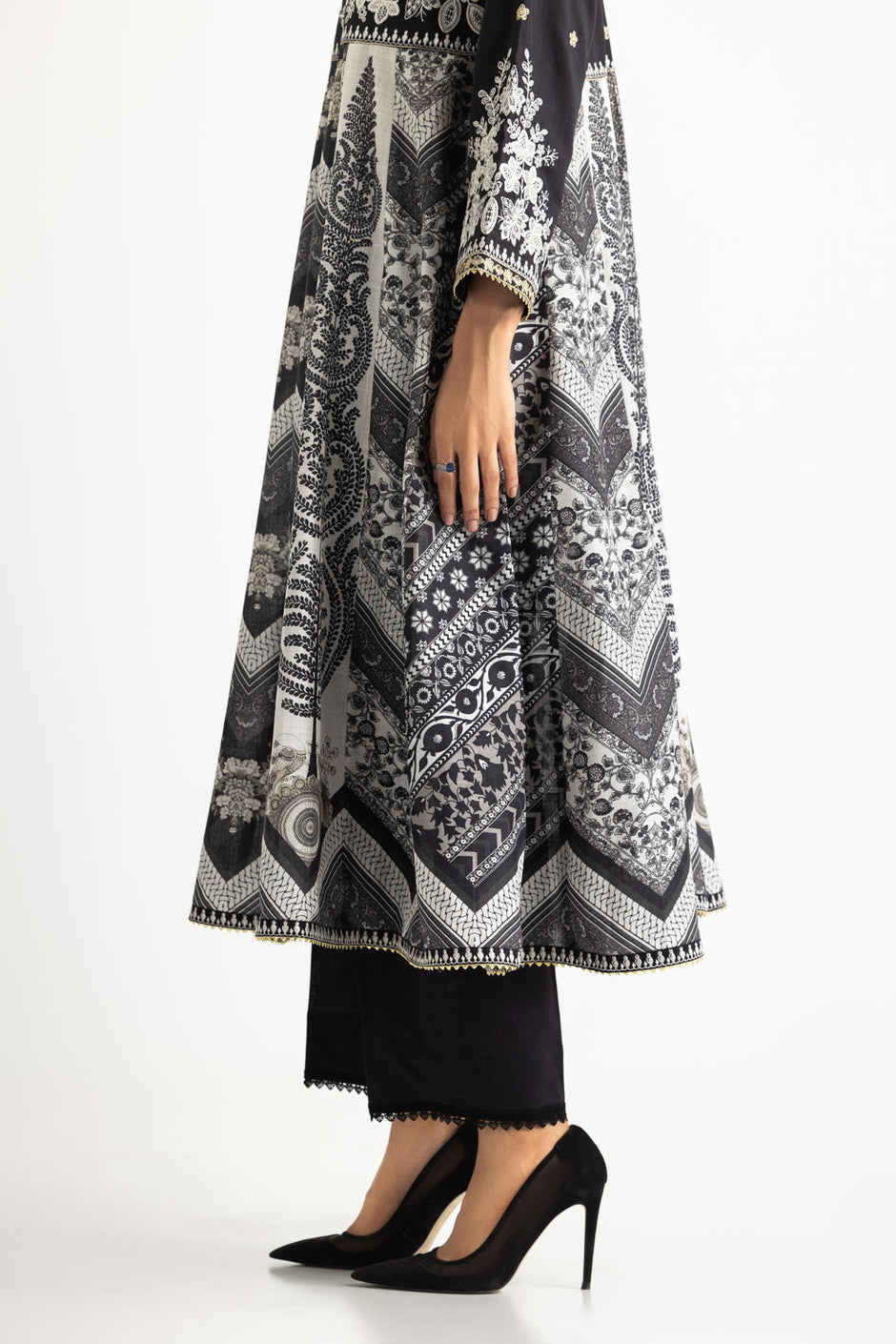 3PC Cross Hatch Printed Suit With Embroidered