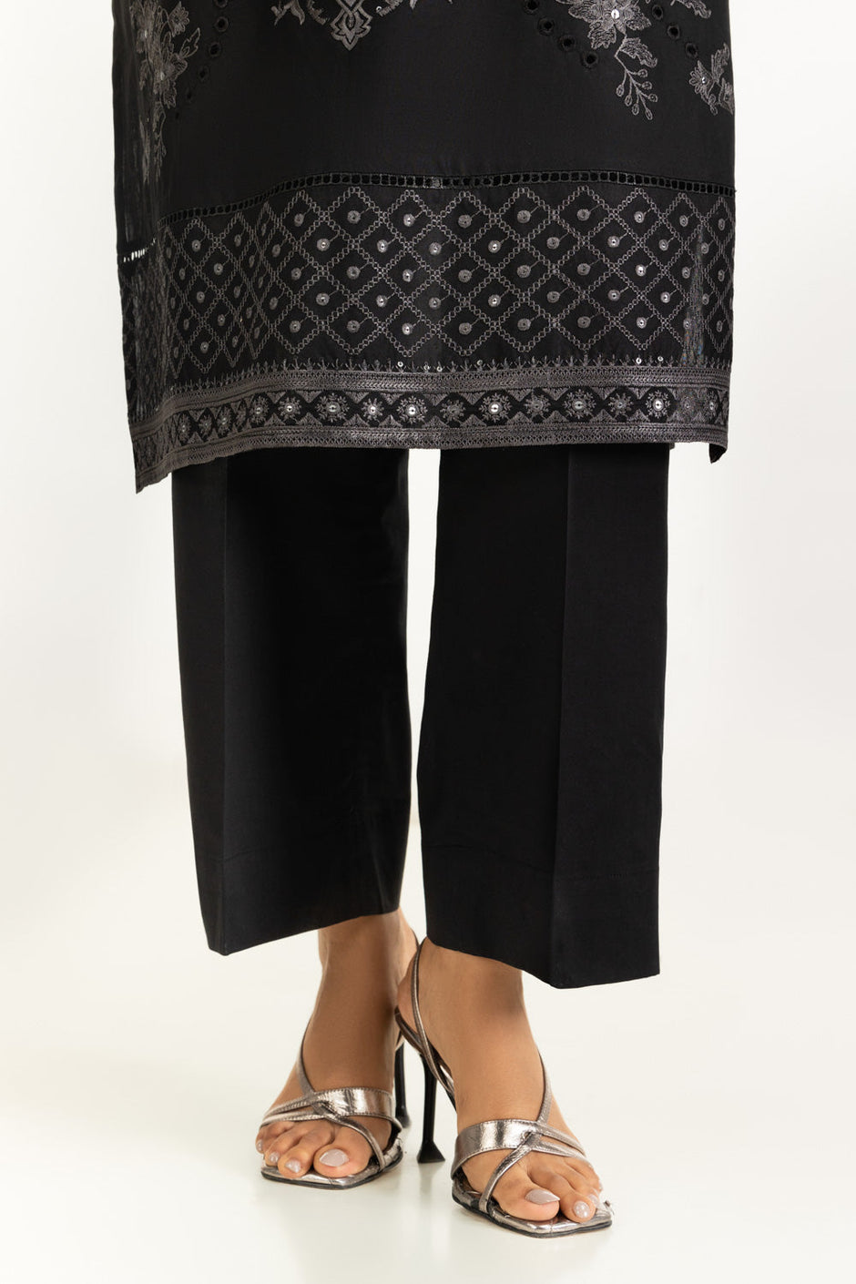 3PC Lawn Embroidered Suit