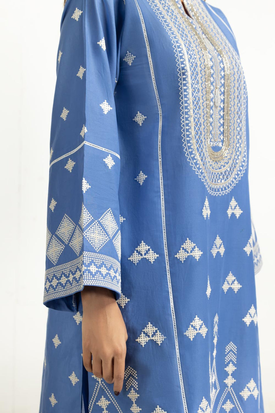 3PC Lawn Embroidered Suit