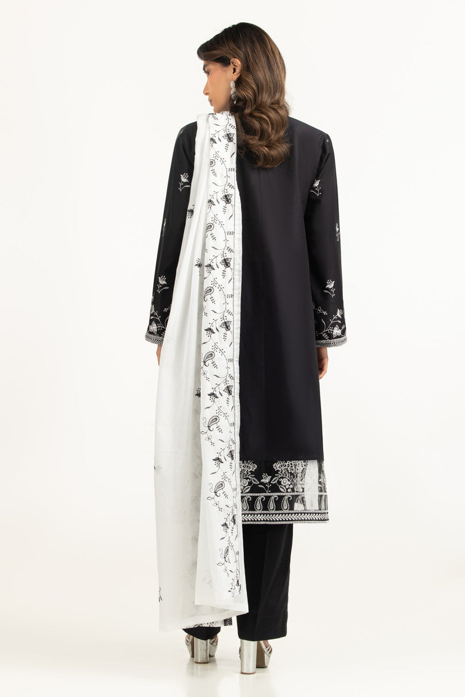 3PC Lawn Embroidered Suit