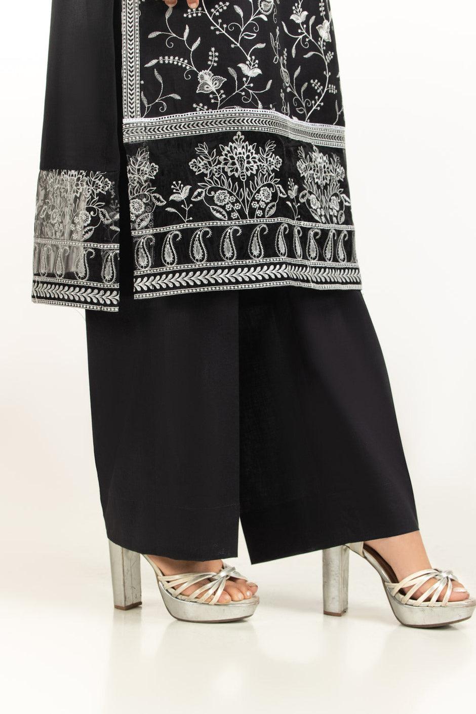 3PC Lawn Embroidered Suit