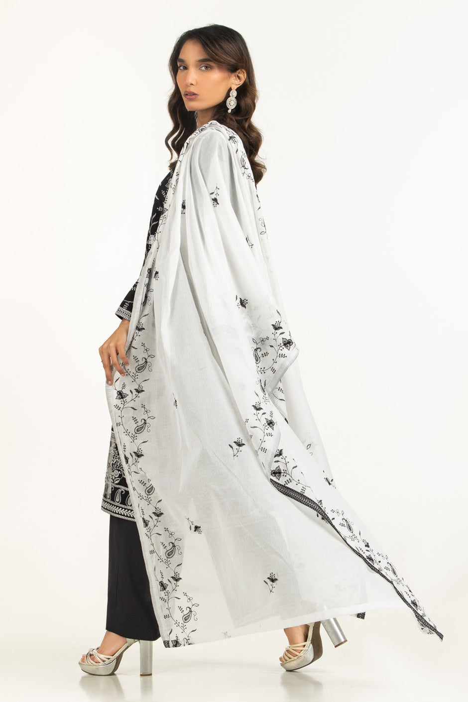 3PC Lawn Embroidered Suit