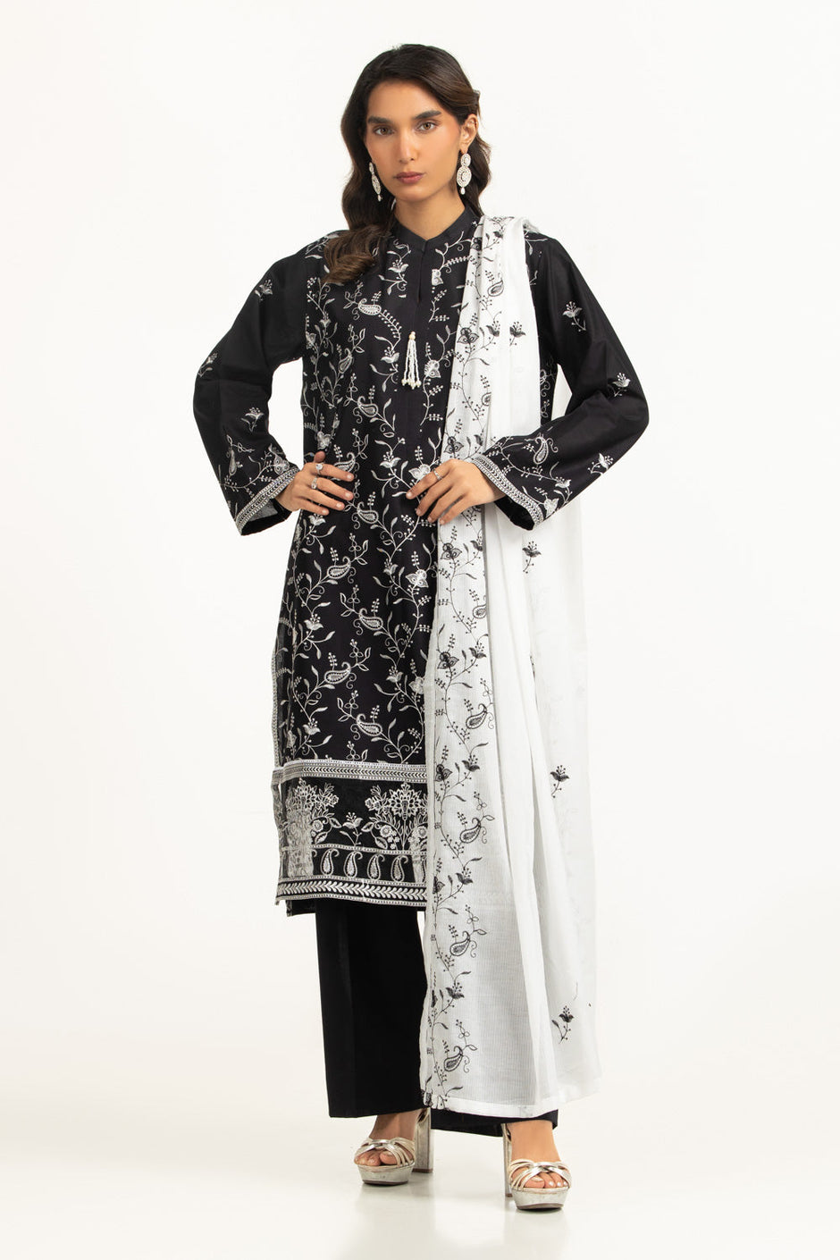 3PC Lawn Embroidered Suit