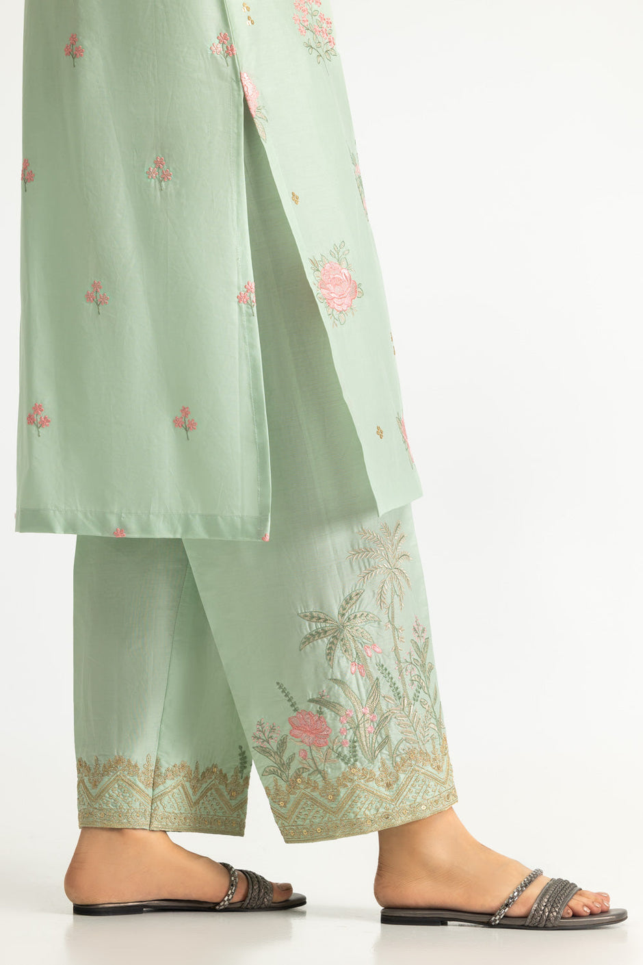3PC Lawn Zari And Sequins Embroidered Suit With Chiffon Embroidered Dupatta
