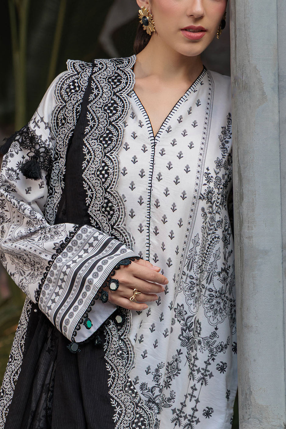 3 Piece Embroidered Lawn Suit with Embroidered Denting Dupatta