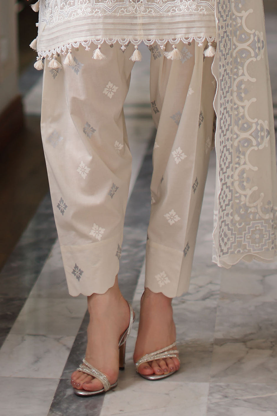 3 Piece Embroidered Lawn Suit with Chiffon Dupatta